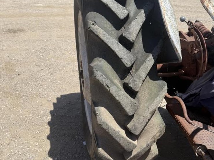 ford-tractor-image-13