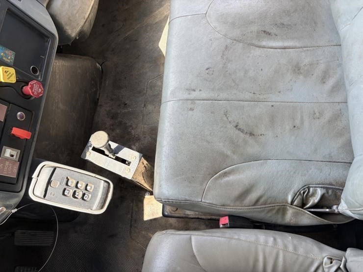 2003-international-durastar-4300-image-18