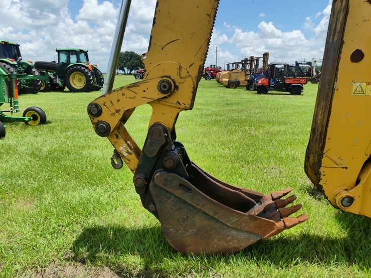 2016-caterpillar-420f2-it-image-8