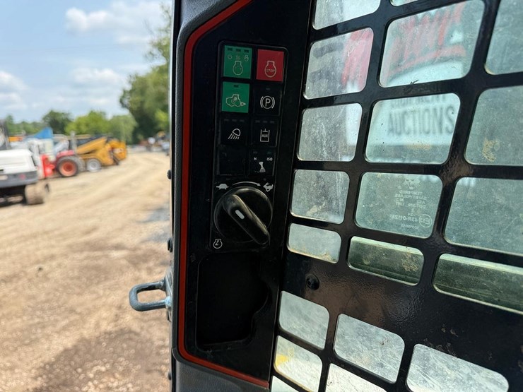 2025-bobcat-t66-image-21