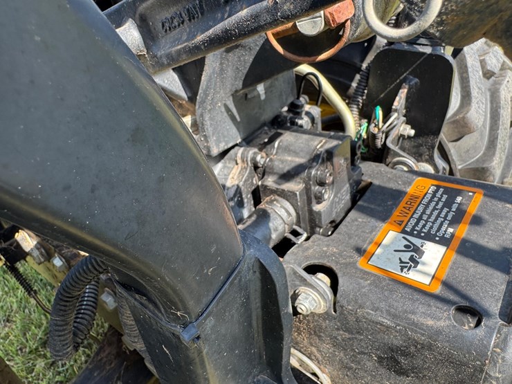 2014-john-deere-1023e-image-53