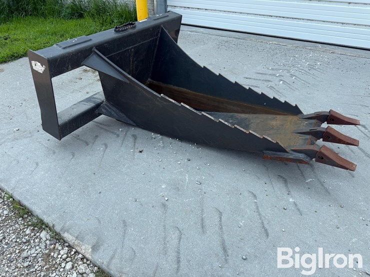 skid-steer-stump-bucket-image-3