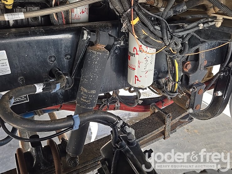 2012-peterbilt-348-image-16