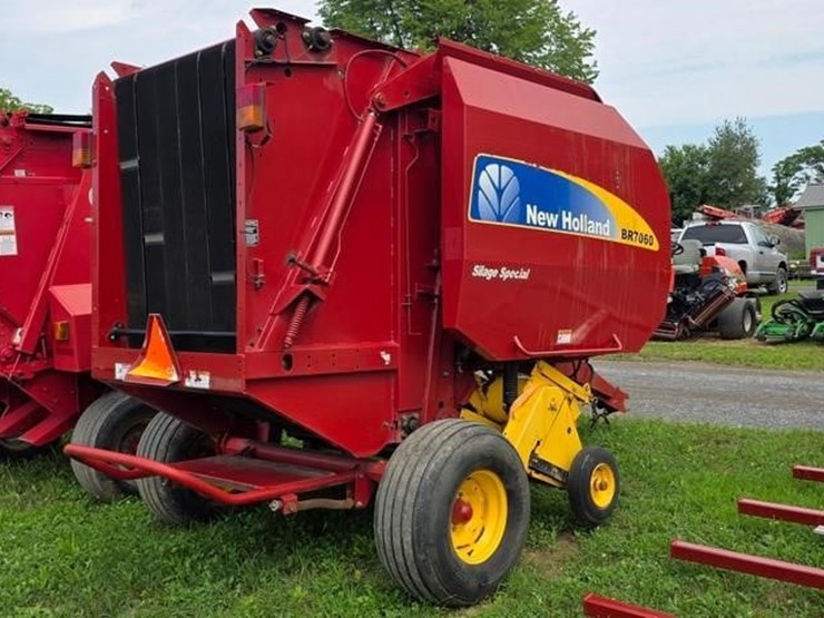 new-holland-br7060-image-4