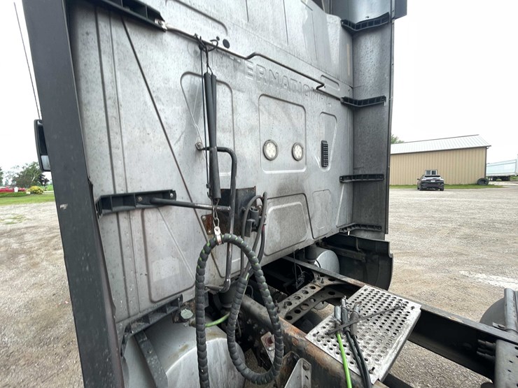 2016-international-prostar-image-44
