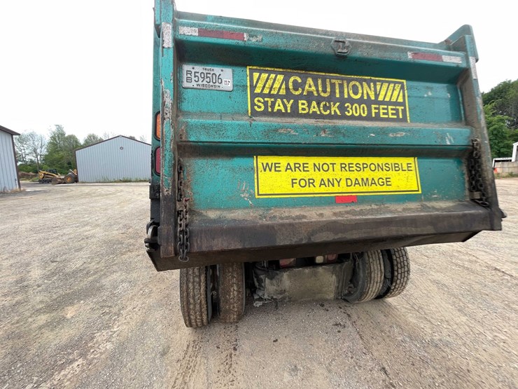 #142-•-2005-freightliner-dump-truck-(title-in-delay)-(denmark,-wi)-image-24