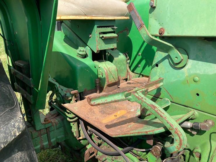 john-deere-3020-image-8