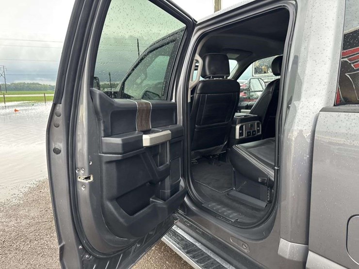 2021-ford-f250-lariat-image-19