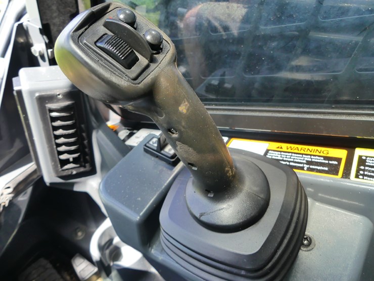 2024-deere-325g-image-13