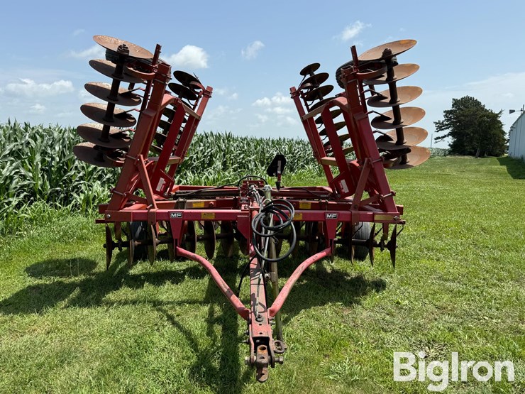 massey-ferguson-820-image-2