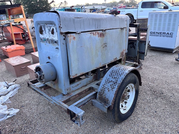#3525-•-lincoln-welder-shield-arc-welder-mounted-on-trailer-image-1