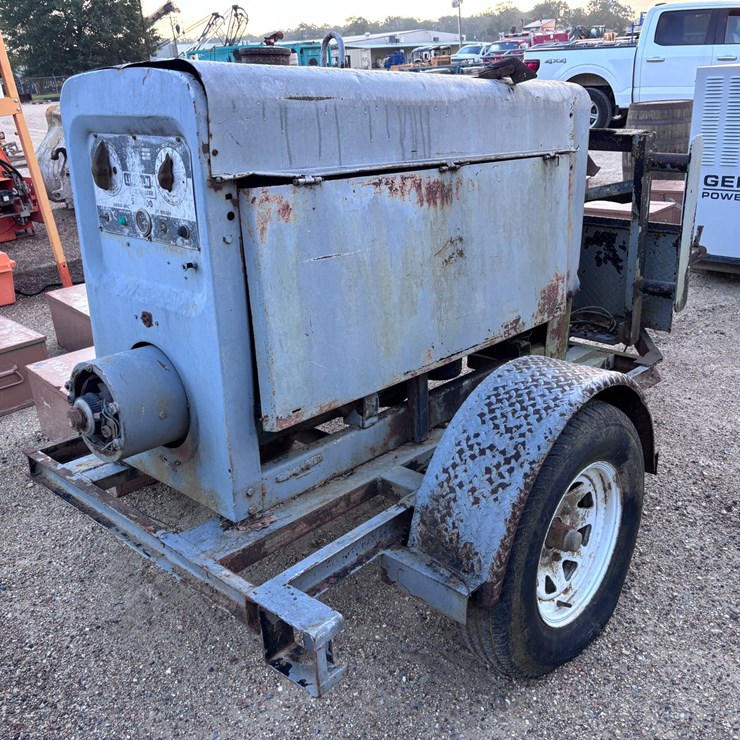 #3525 • LINCOLN WELDER SHIELD ARC WELDER MOUNTED ON TRAILER