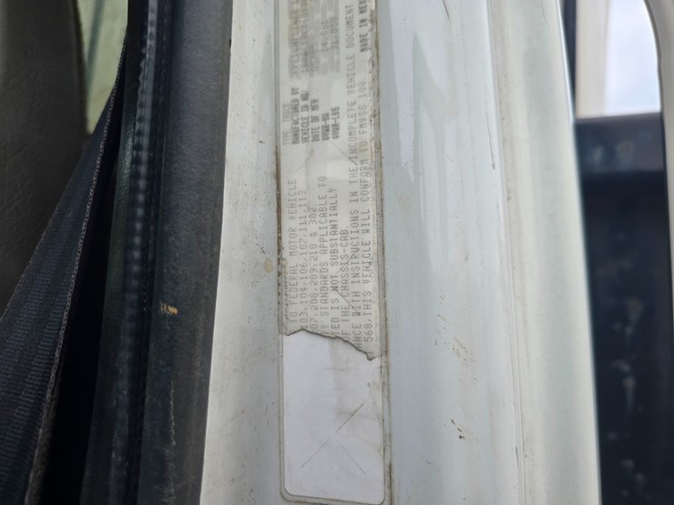 2006-freightliner-m2-106-image-40