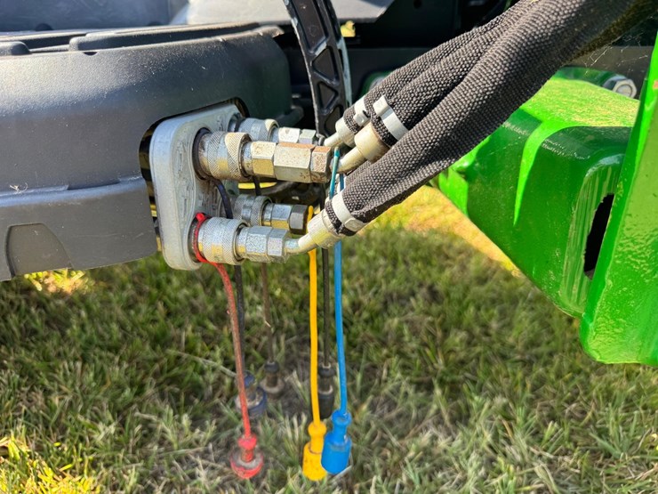 2014-john-deere-1023e-image-19