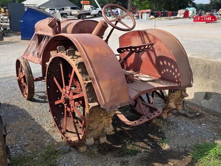 mccormick-deereing-1020-tractor-(not-running)-image-3