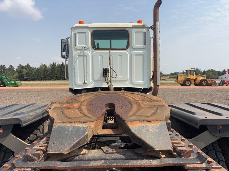 2015-western-star-w4700-semi-image-12