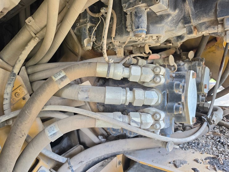 caterpillar-ap-1055f-image-85