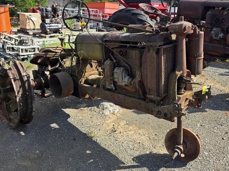 farmall-f14-tractor-(not-running)-image-1