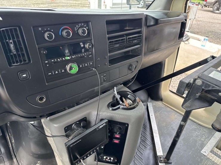 2010-chevrolet-express-g4500-image-12