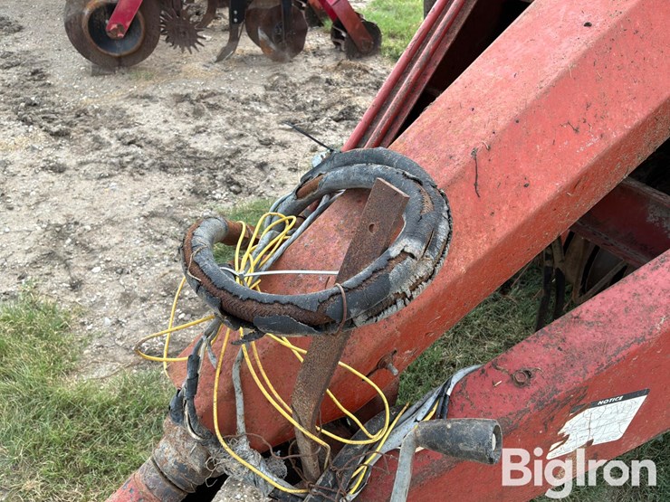 hesston-4800-image-11