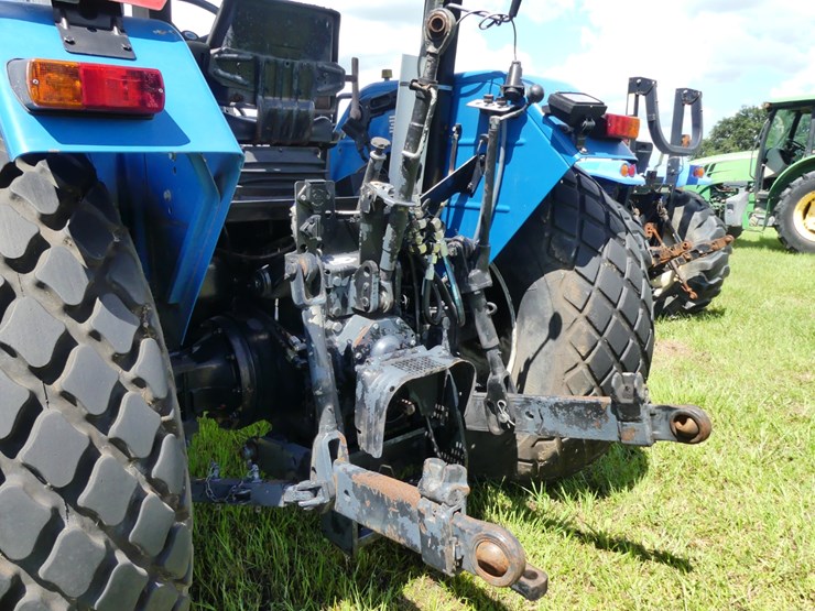 new-holland-4835-image-9