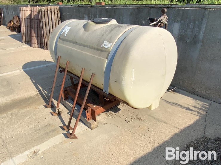 3-pt-200-gal-sprayer-image-1