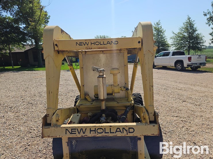 new-holland-l775-image-16