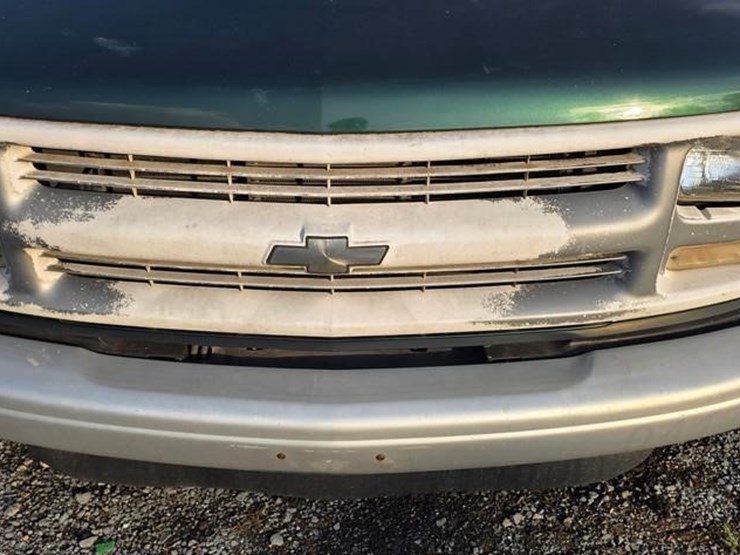 2001-chevrolet-express-3500-image-30