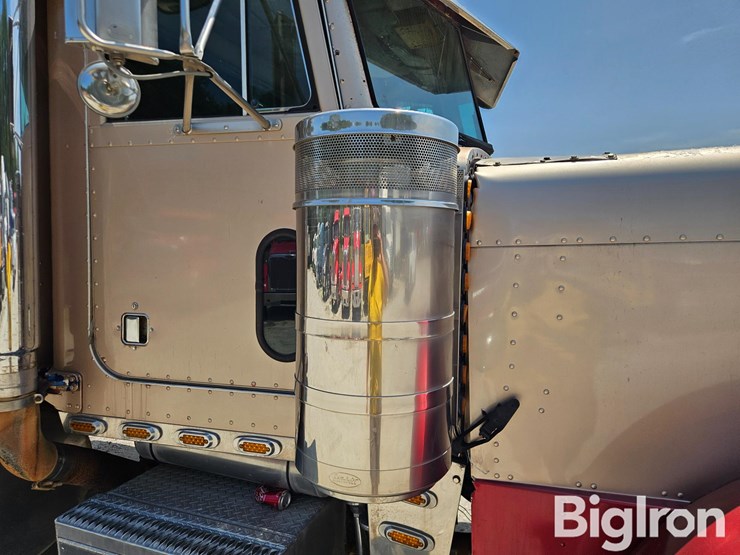 1995-peterbilt-379-image-16