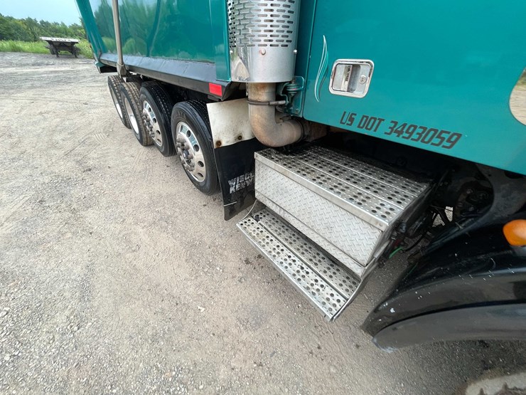 #142-•-2005-freightliner-dump-truck-(title-in-delay)-(denmark,-wi)-image-39