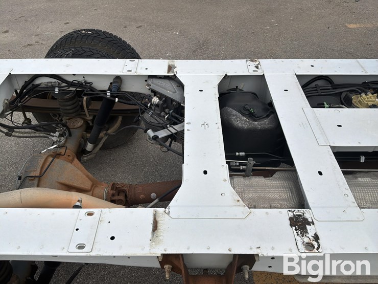 2015-massey-ferguson-730-image-18