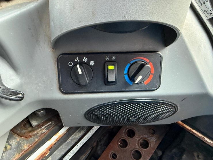 2021-bobcat-s590-image-22