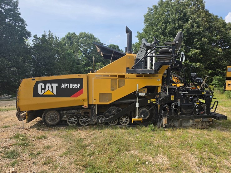 caterpillar-ap-1055f-image-2