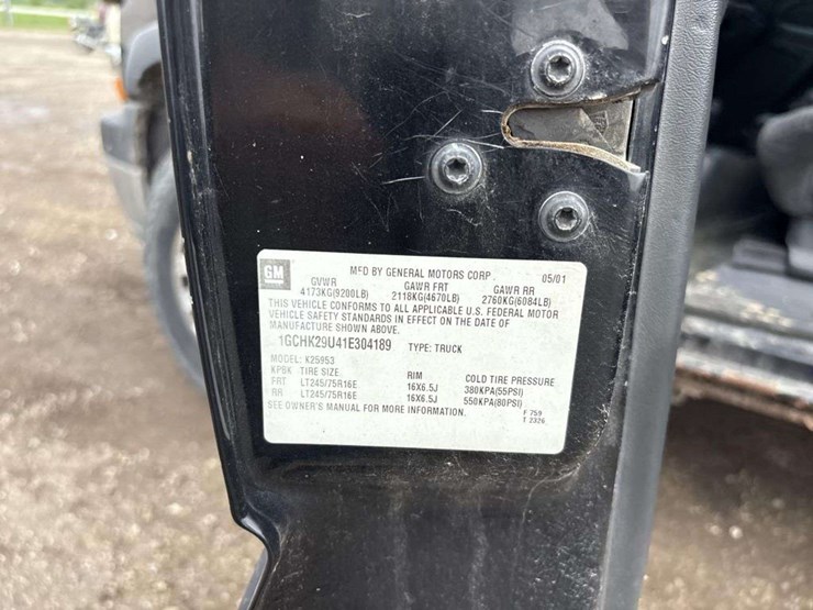 2001-chevrolet-silverado-2500hd-image-22