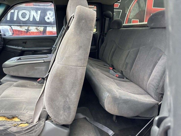 2001-chevrolet-silverado-2500hd-image-12