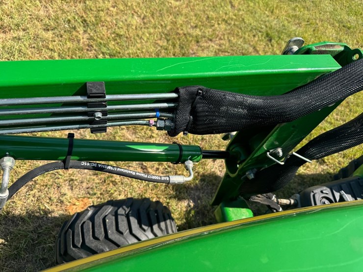 2014-john-deere-1023e-image-31