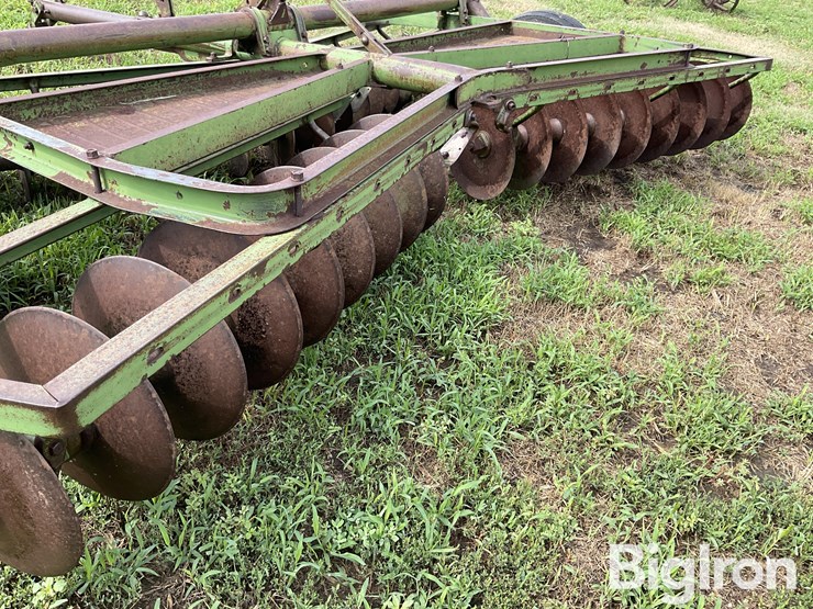 john-deere-12-image-13
