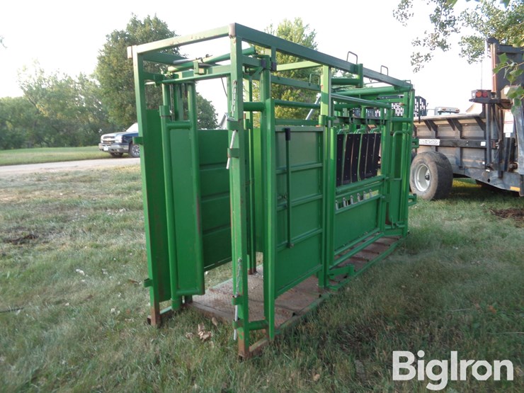 real-tuff-cattle-working-chute-image-7