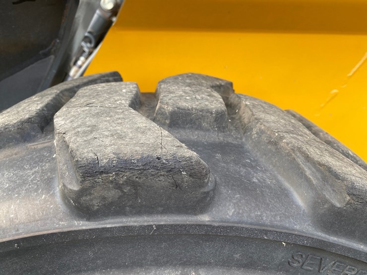 2024-deere-324g-image-13