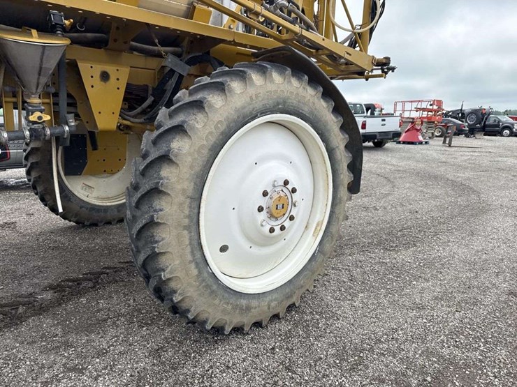 ag-chem-rogator-864-self-propelled-row-crop-spraye-image-7