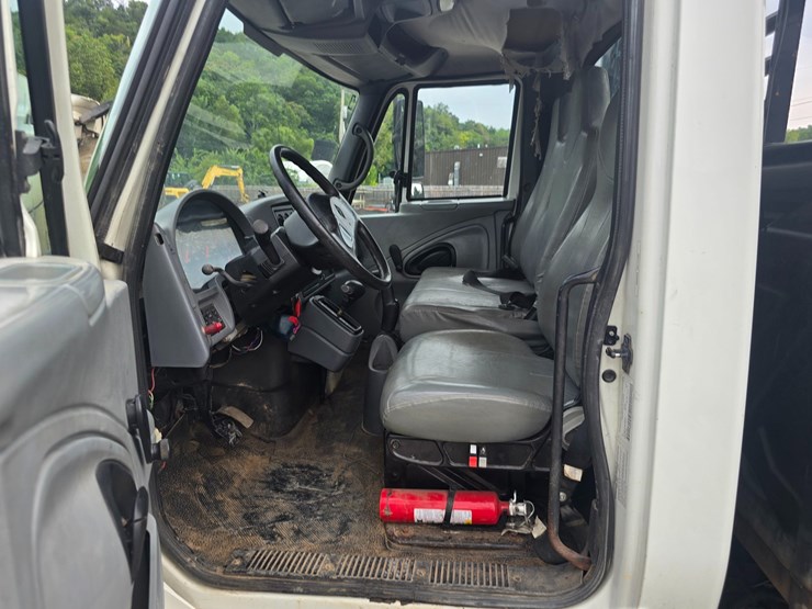 2006-international-durastar-4300-image-44