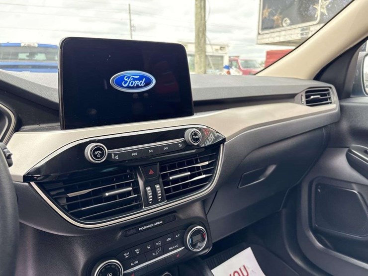 2020-ford-escape-se-image-18
