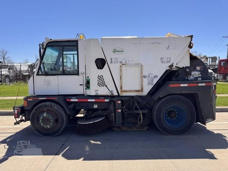global-m4-mechanical-street-sweeper-image-7