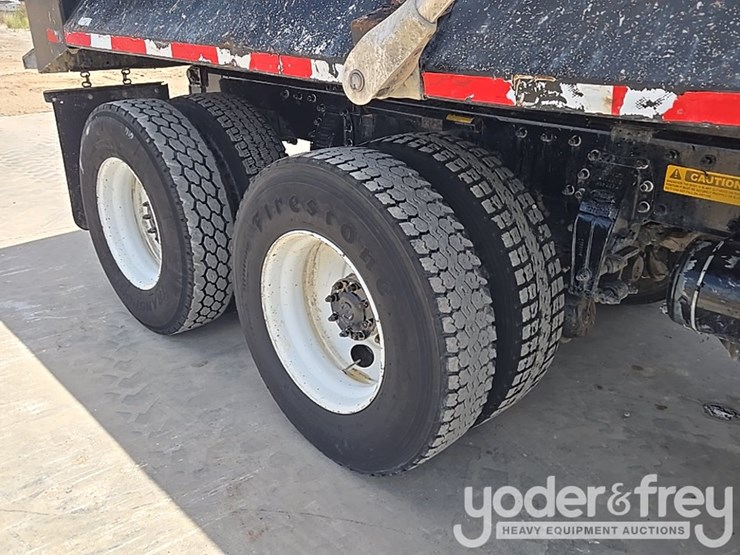 2018-peterbilt-348-image-13