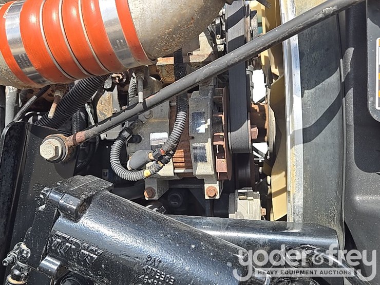 2012-peterbilt-348-image-75