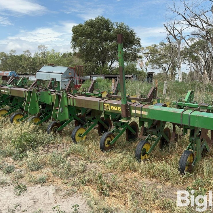 JOHN DEERE 885