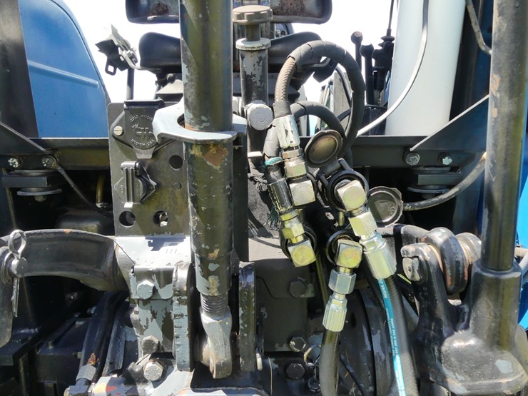 new-holland-4835-image-7