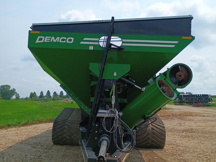 2022-demco-2200-grain-cart-image-2