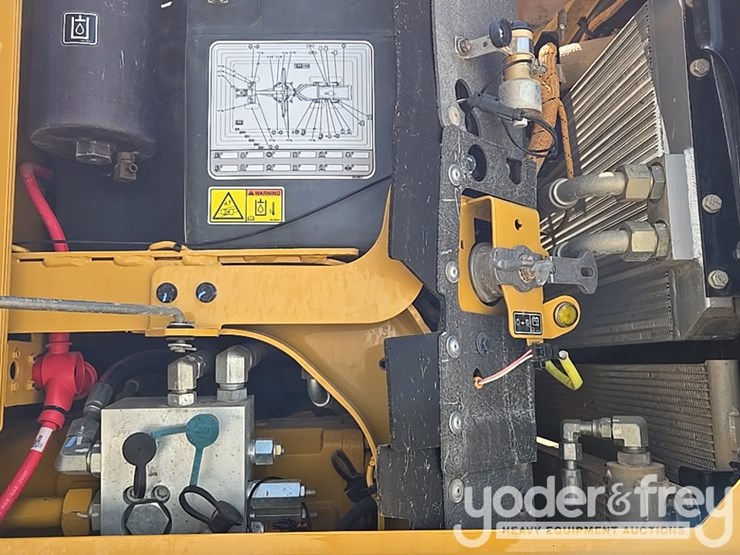 2016-caterpillar-140m3-awd-image-47