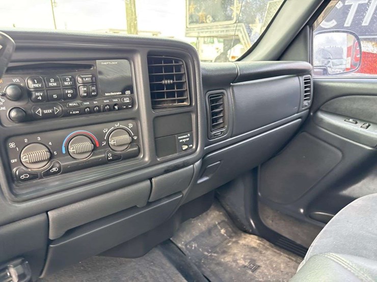2001-chevrolet-silverado-2500hd-image-17